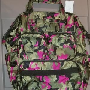 Lug Via 2...NO SHOE COMPARTMENT.